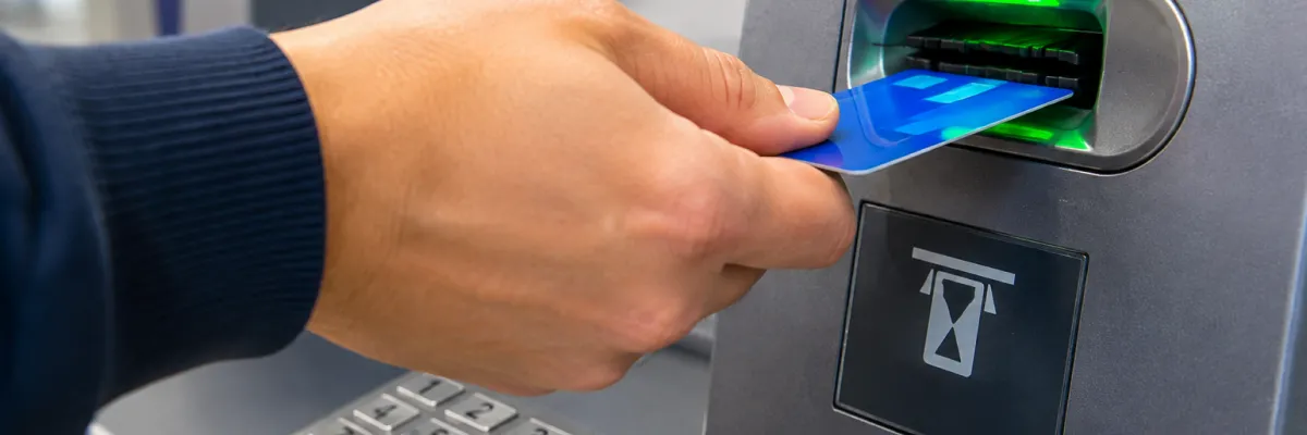 Depuneri și retrageri cu cardul de debit la AdmiralBet